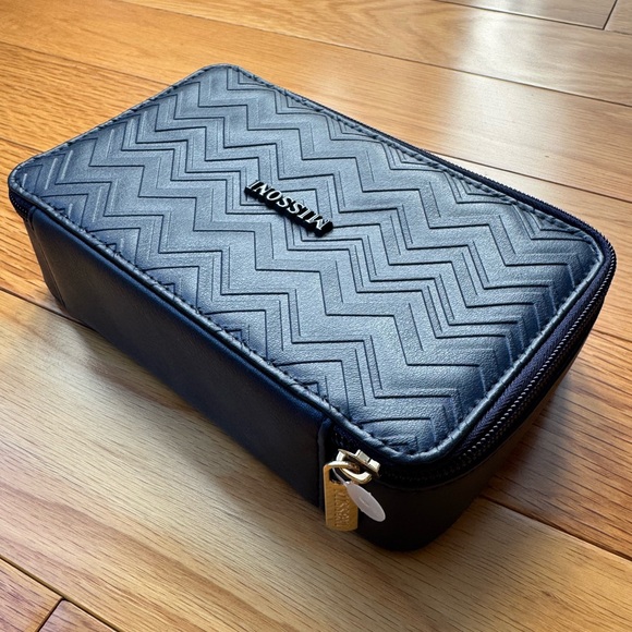 BRAND NEW, NEVER OPENED! Delta One x Missoni luxury amenity kit! - Picture 4 of 9